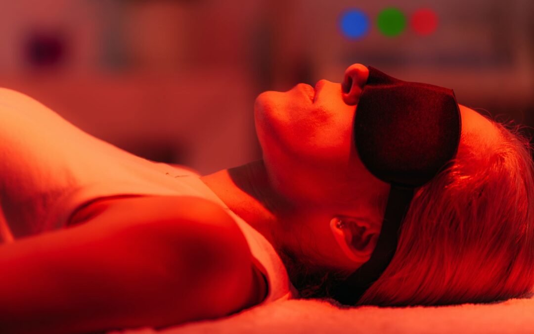 woman using red light treatment